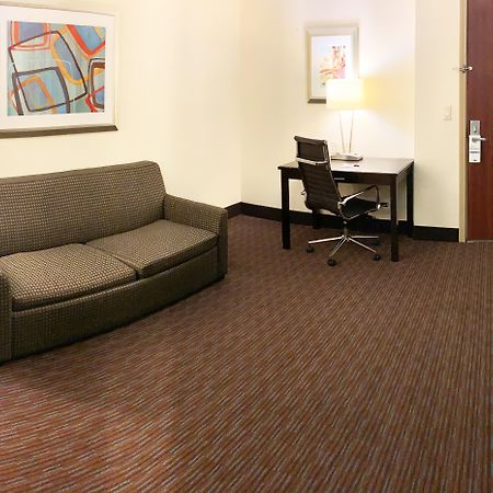Holiday Inn Express Hotel & Suites Gainesville By Ihg Bagian luar foto