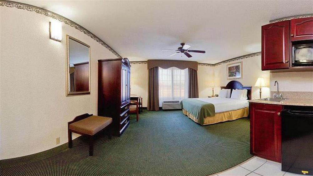 Holiday Inn Express Hotel & Suites Gainesville By Ihg Bagian luar foto