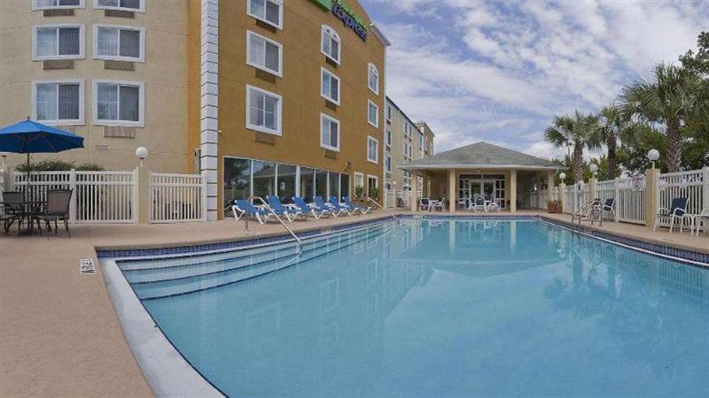 Holiday Inn Express Hotel & Suites Gainesville By Ihg Bagian luar foto