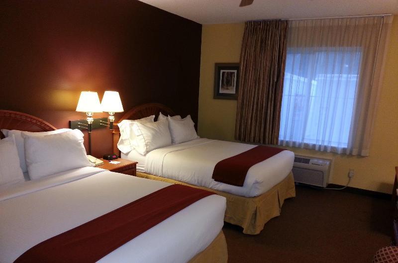 Holiday Inn Express Hotel & Suites Gainesville By Ihg Bagian luar foto