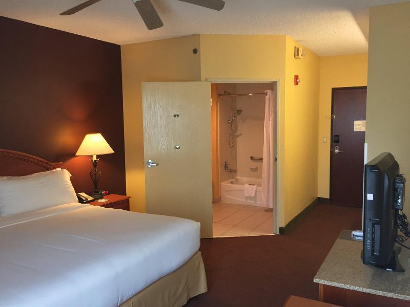 Holiday Inn Express Hotel & Suites Gainesville By Ihg Bagian luar foto